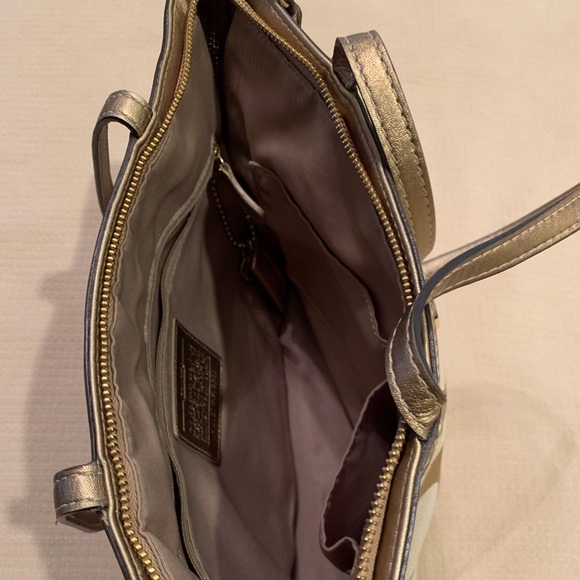 Coach Handbag - Picture 4 of 4